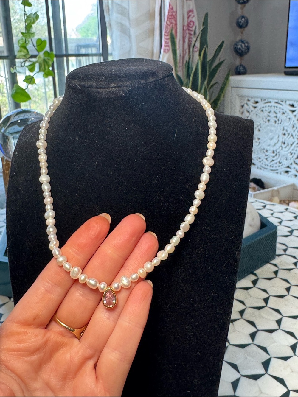 Pearl Necklace with Pink Gem Teardrop Pendant with Magnetic Closure NWOT - Picture 5 of 6